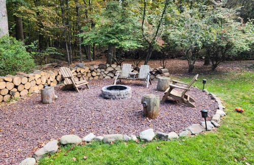 Cresco House | Idyllic Lodge at Paradise Creek: Nature, Spa & Family Fun
