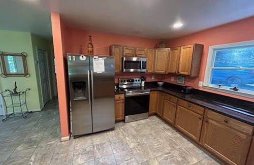 Mineral House | Tranquil Waterfront Retreat with Kayaks, Hot Tub & Pet Friendly