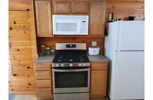 Bridgeport House | Lakefront Retreat: Family-Friendly with Kitchen & Breakfast