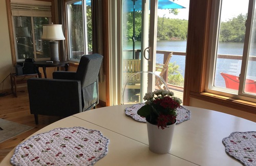 Westhampton House | Idyllic Waterfront Home on Pine Island Lake - 10/10 Rated