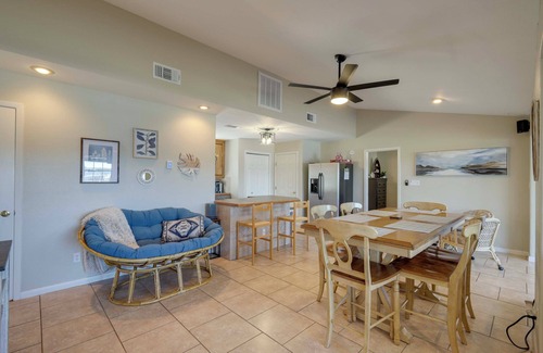 Granbury House | Lakefront Retreat at Granbury Cove with Spa & Breakfast