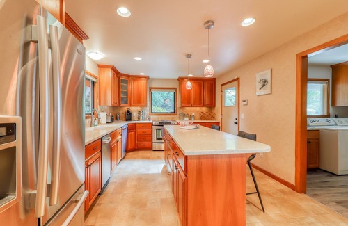 Gig Harbor House | Waterfront Retreat with Ocean Views and Full Kitchens