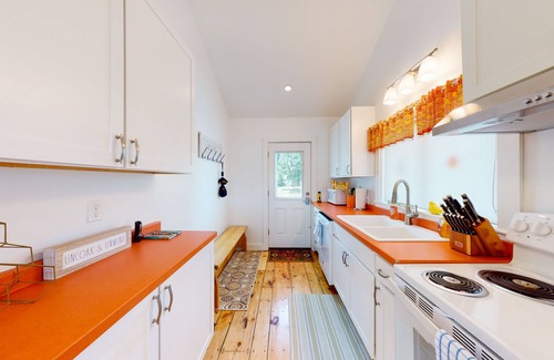 Cushing Cottage | Idyllic Waterfront Home with Private Beach & Ocean View