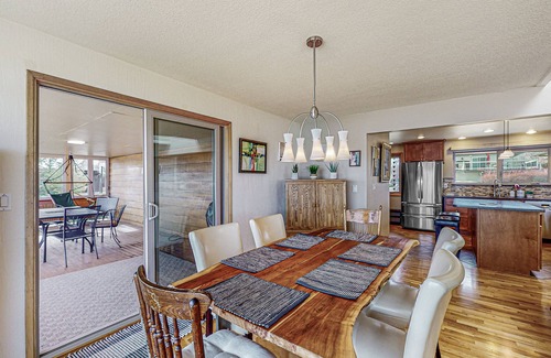 Richland House | Serene Columbia River Waterfront Home with Pool & Spa
