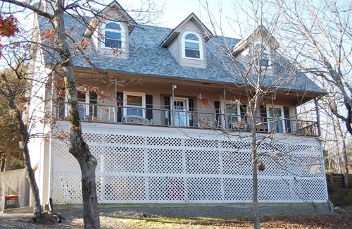 Eufaula House | Waterfront Retreat: Guest Rated 9.8 with Private Dock
