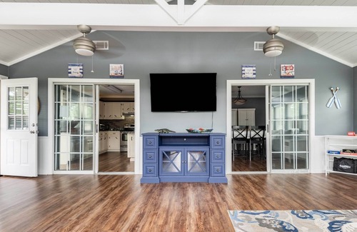 Springfield House | Experience Waterfront Serenity with Private Boat Slip