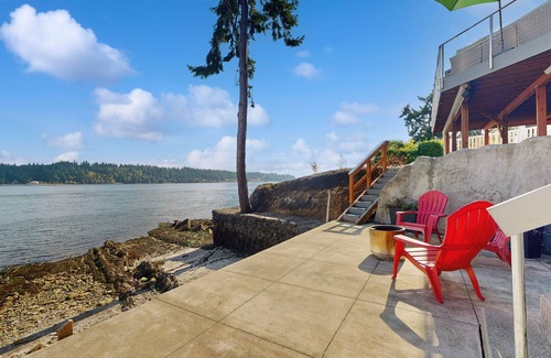 Retsil House | Waterfront home with a full kitchen, gas fireplace, W/D, & kayaks - views