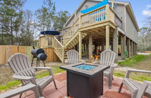 Shoreline Park House | Inviting Waterfront Home with Pool and Hot Tub Retreat