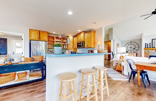 Shelton House | Seaside Retreat with Private Beach, Kayaks & Firepit