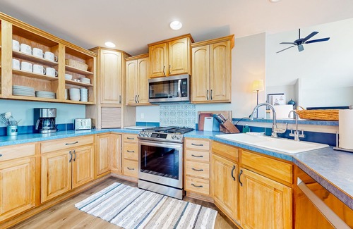 Shelton House | Seaside Retreat with Private Beach, Kayaks & Firepit