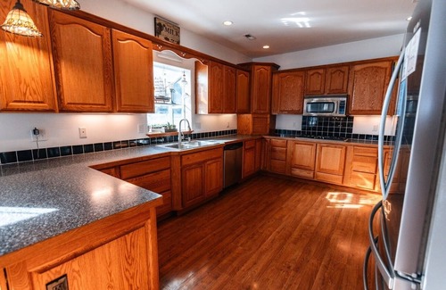 Bayview House | Guest Rated 10/10: Family Haven with Lake Views in Bayview