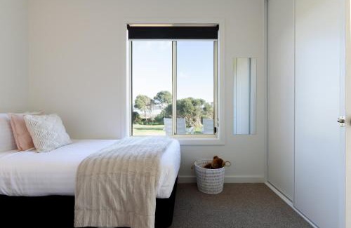 Low Head House | Waterfront Home with a View and Deck