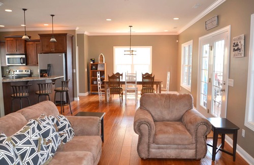 Cadiz House | Premier Waterfront Home with Dock on Lake Barkley