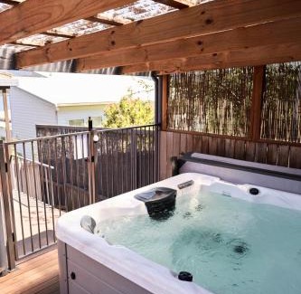 Rose Bay Apartment | Scenic Waterfront Retreat with Spa and Mountain Views