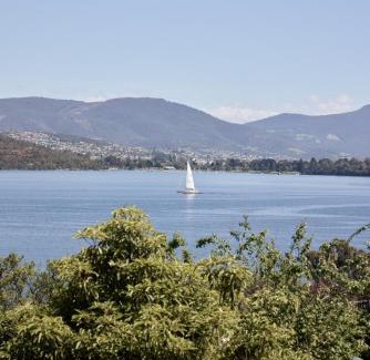 Rose Bay Apartment | Scenic Waterfront Retreat with Spa and Mountain Views