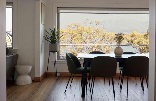 Rose Bay Apartment | Scenic Waterfront Retreat with Spa and Mountain Views
