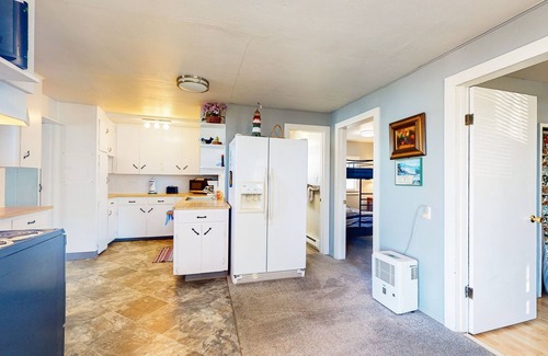 Coos Bay House | Panoramic Bay Views & Beach Access at Waterfront Retreat