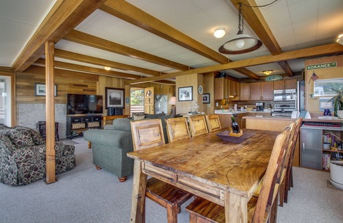 Freeland House | Idyllic Waterfront Home with Ocean Views and Outdoor Dining