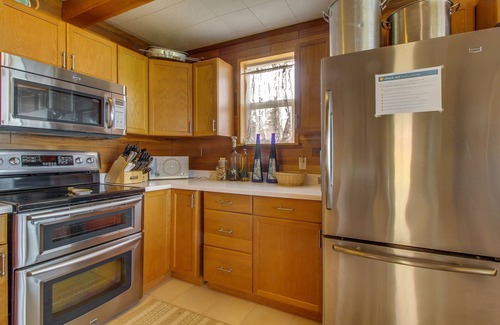 Freeland House | Idyllic Waterfront Home with Ocean Views and Outdoor Dining