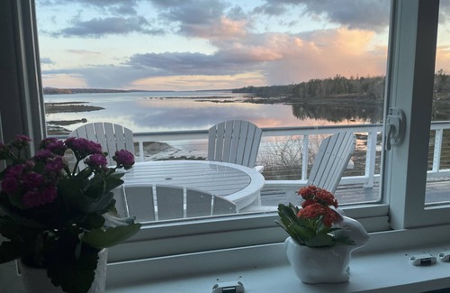Ellsworth House | Scenic Waterfront Retreat with Breathtaking Views