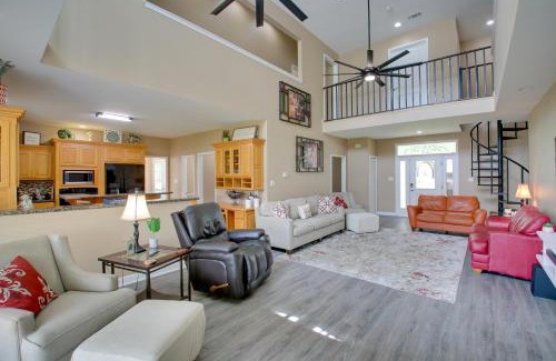 Mid America House | Cozy Waterfront Hot Springs Home Near National Park
