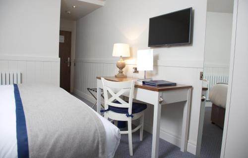 Dungloe Hotel | Inviting Waterfront Hotel Dungloe with Ocean Views