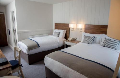 Dungloe Hotel | Inviting Waterfront Hotel Dungloe with Ocean Views