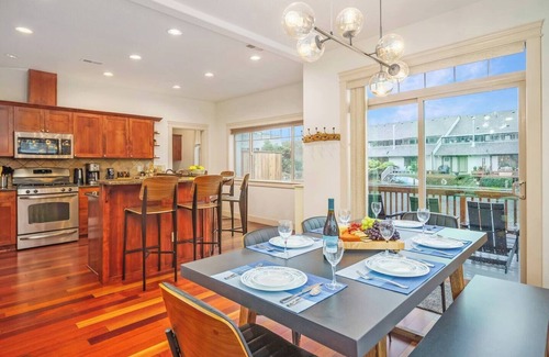 Lincoln City House | Beachside Retreat: Family-Friendly with Hot Tub & Fire Pit