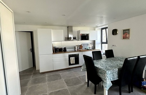 Finistere House | Beachfront Retreat - Enjoy Direct Access & Ocean Views