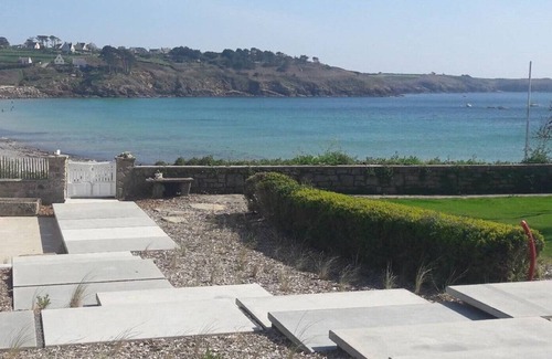 Plouarzel House | Waterfront house