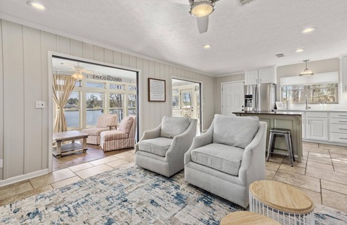 Dadeville House | Lakefront Guest House on Lake Martin with Pool & Breakfast