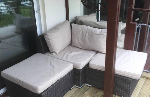 St Neots House | Idyllic Waterfront House in St Neots with Family-Friendly Amenities