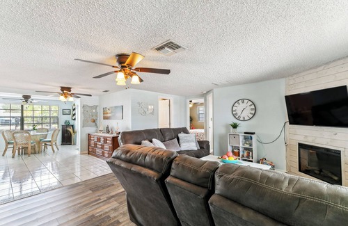 Sea Ranch House | Top-Rated Waterfront Hudson Vacation Rental with Boat Dock