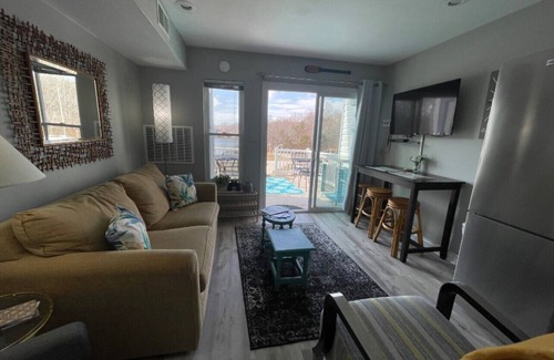 North Shore Condo | Inviting Waterfront Retreat: Family-Friendly with Pool & Breakfast