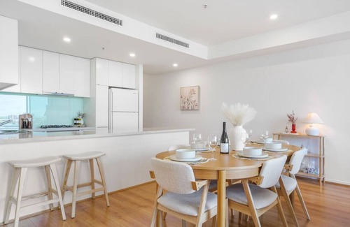 Docklands Apartment | Waterfront in Docklands Walk to Crown & Marvel