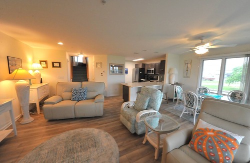 Rock Hall House | Experience Waterfront Bliss at The Landing in Rock Hall