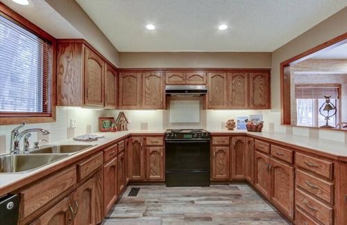 Mount Ida Condo | Experience Lake Ouachita at Waterfront with Pool & Views