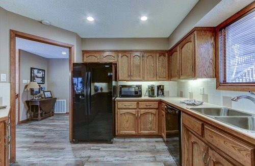 Mount Ida Condo | Experience Lake Ouachita at Waterfront with Pool & Views