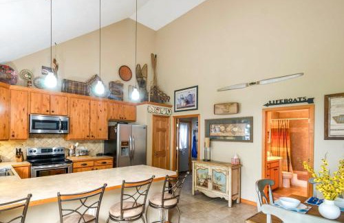 Elwood House | Scenic Johnson Lake Retreat with Kayaks and Grilling Options