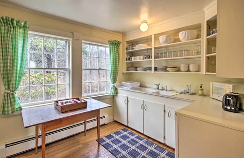 Kennebunk House | Beachfront Retreat with Outdoor Shower & Ocean Views