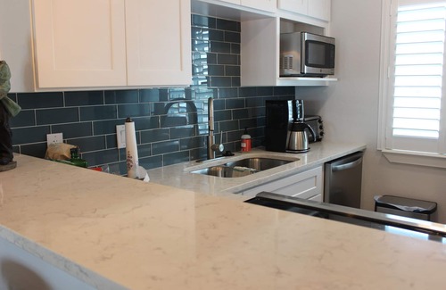 Key Allegro Condo | Pet-Friendly Waterfront Key Allegro Condo with Pool & Breakfast