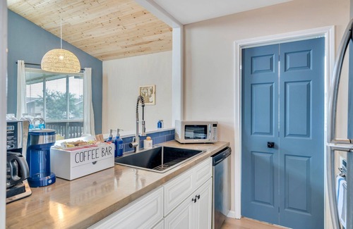 Barataria House | Waterfront King Suite with Hot Tub & Pet-Friendly Access