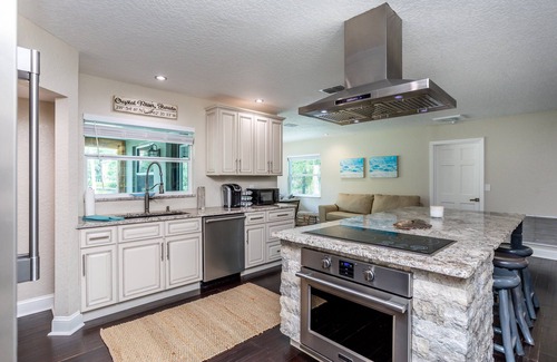 Crystal River House | Idyllic Waterfront Kings Bay: Kayaking & Ocean Views Await