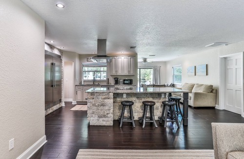 Crystal River House | Idyllic Waterfront Kings Bay: Kayaking & Ocean Views Await