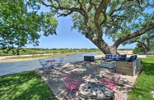 Kingsland House | Cozy Kingsland Home with Pool and River Access Awaits You