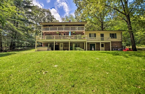 Cadiz House | Relaxing Waterfront Retreat on Lake Barkley with Deck