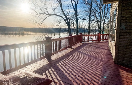 Cadiz House | Lake Barkley Waterfront Retreat: Guest Rated 9.8 with Pool