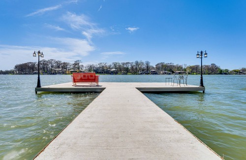 New Braunfels Apartment | Cozy Lake Dunlap Studio Cabin with Dock & Spa Amenities