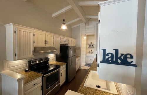 Vinita House | Ideal Waterfront Lake Home with Dock & Pool near Tulsa