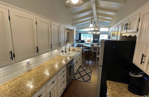 Vinita House | Ideal Waterfront Lake Home with Dock & Pool near Tulsa